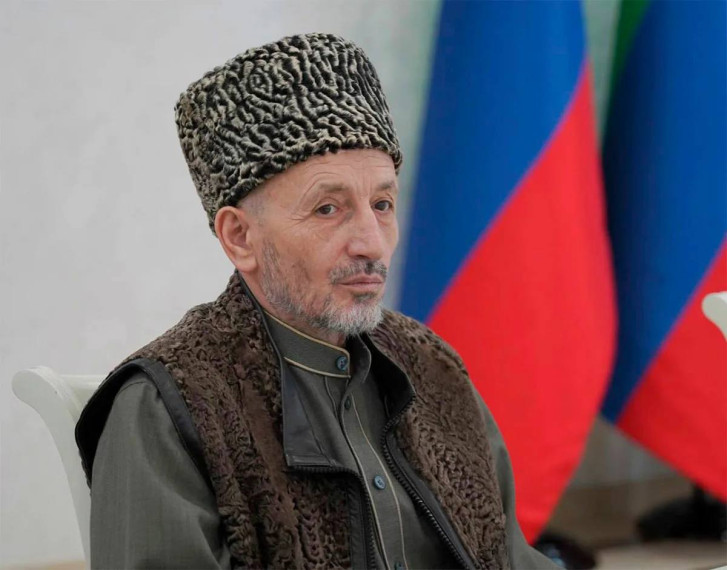 Муфтий Дагестана Ахмад-Хаджи Абдулаев награждён почётной грамотой Президента России. Муфтий Дагестана Ахмад-Хаджи Абдулаев награждён почётной грамотой Президента России.